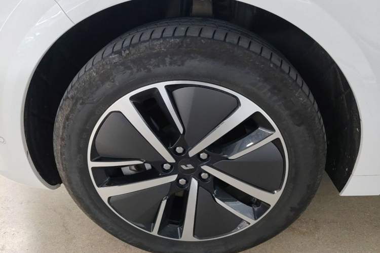 Used Li Auto L6 2024 Pro Model Exterior 4