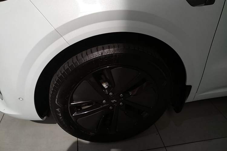 Used Li Auto L6 2024 Pro Model Exterior 4