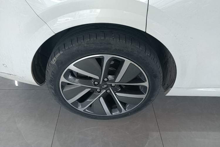 Used Li Auto L6 2024 Pro Model Exterior 5