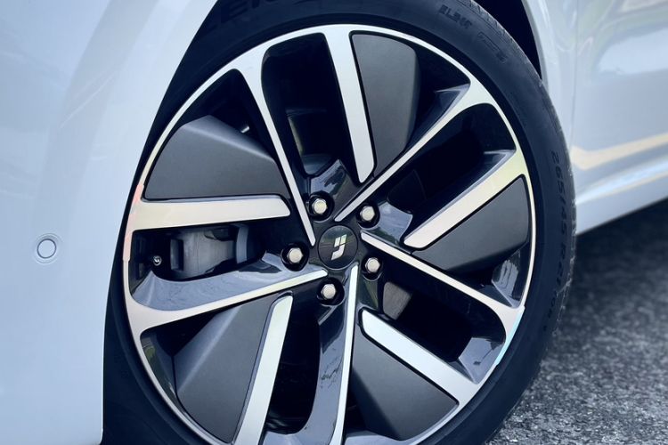 Used Li Auto L6 2024 Pro Model Exterior 5