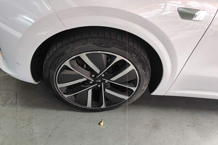 Used Li Auto L6 2024 Max Left Front Wheel Hub