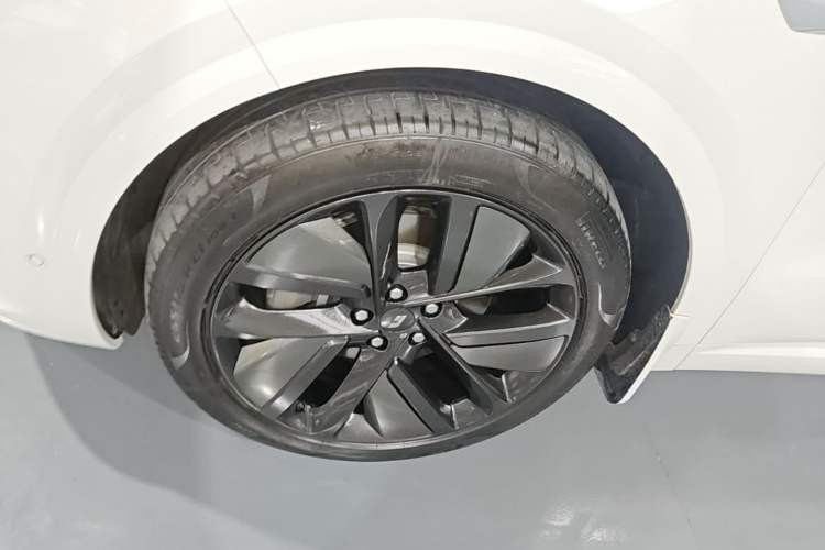 Used Li Auto L6 2024 Max Left Front Wheel Hub