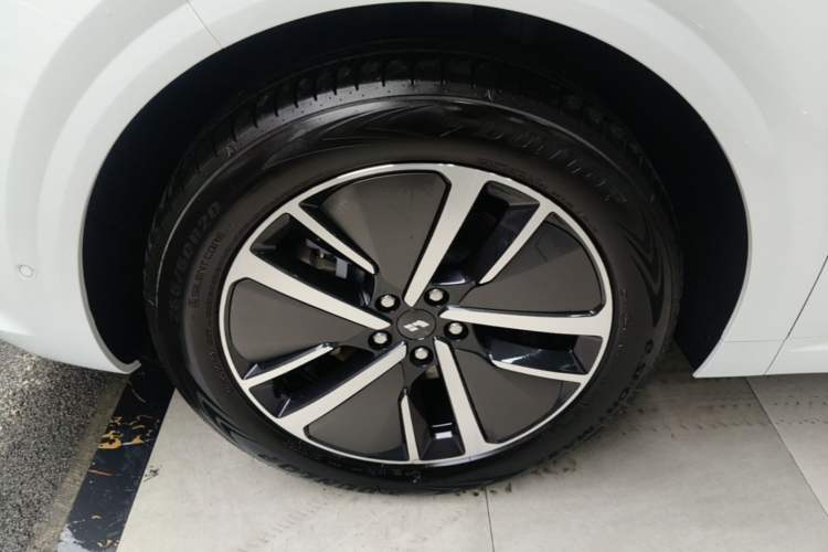 Used Li Auto L6 2024 Pro Model Left Front Wheel Hub