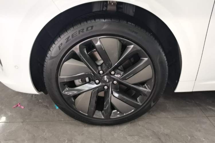 Used Li Auto L6 2024 Pro Model Left Front Wheel Hub