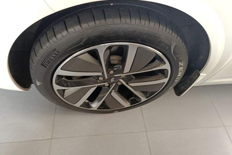 Used Li Auto L6 2024 Pro Model Left Front Wheel Hub
