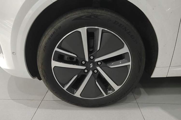 Used Li Auto L6 2024 Pro Model Left Front Wheel Hub