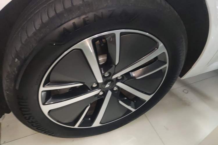 Used Li Auto L6 2024 Pro Model Left Front Wheel Hub