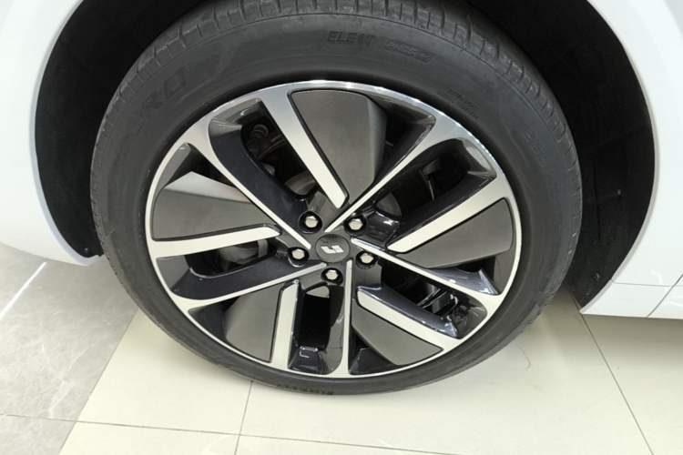 Used Li Auto L6 2024 Pro Model Left Front Wheel Hub
