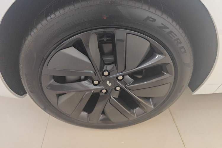 Used Li Auto L6 2024 Pro Model Left Front Wheel Hub