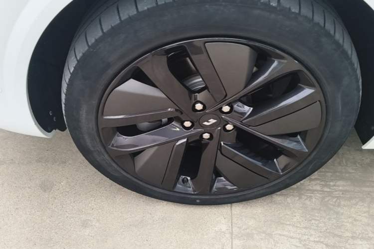 Used Li Auto L6 2024 Pro Model Left Front Wheel Hub