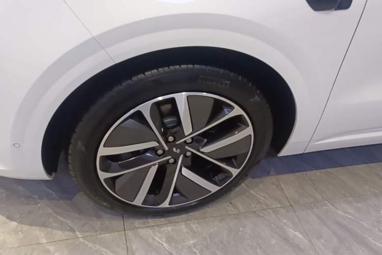 Used Li Auto L6 2024 Pro Model Left Front Wheel Hub