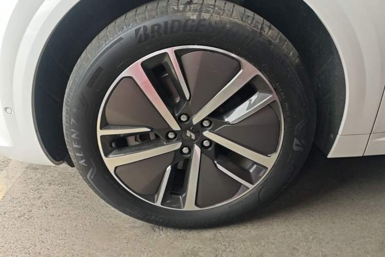 Used Li Auto L6 2024 Pro Model Left Front Wheel Hub