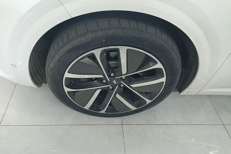 Used Li Auto L6 2024 Pro Model Left Front Wheel Hub