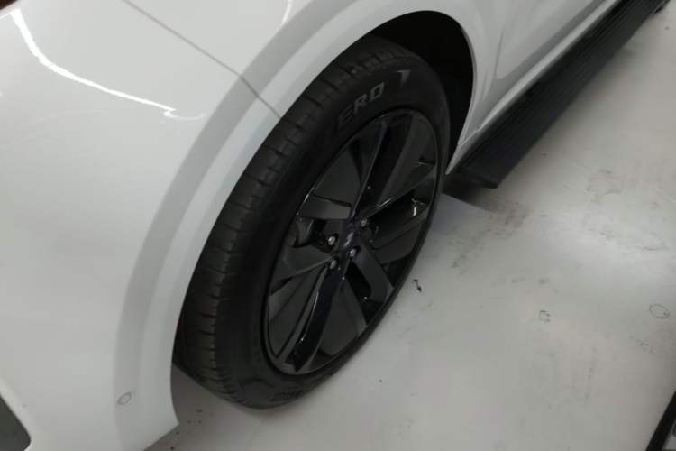 Used Li Auto L6 2024 Pro Model Left Front Wheel Hub