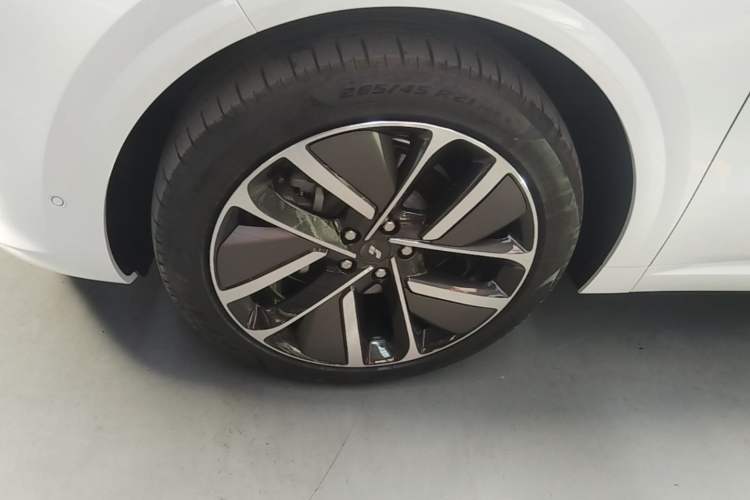 Used Li Auto L6 2024 Pro Model Left Front Wheel Hub