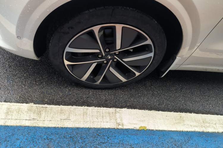 Used Li Auto L6 2024 Pro Model Left Front Wheel Hub
