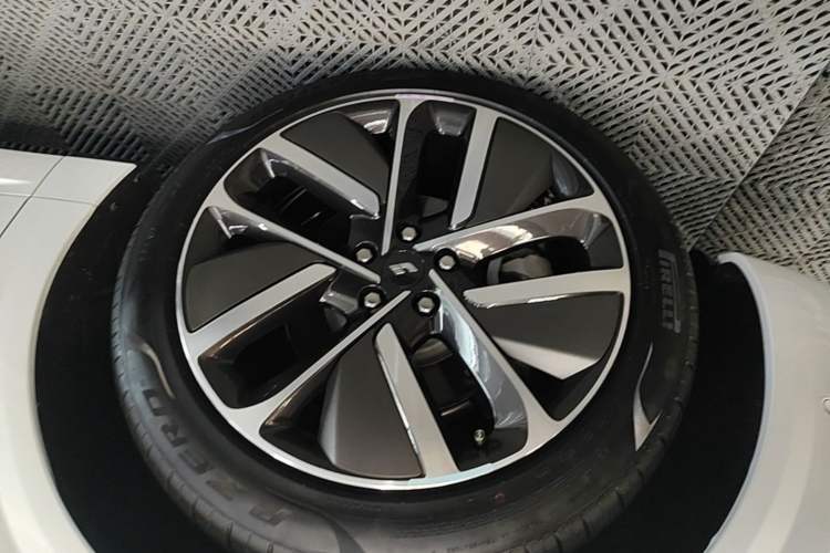Used Li Auto L6 2024 Pro Model Left Front Wheel Hub