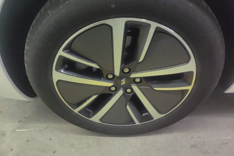 Used Li Auto L6 2024 Pro Model Left Front Wheel Hub