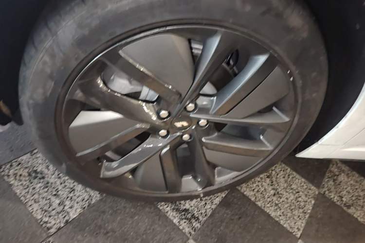 Used Li Auto L6 2024 Pro Model Left Front Wheel Hub