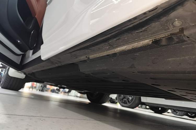 Used Li Auto L6 2024 Pro Model Left Side Sill