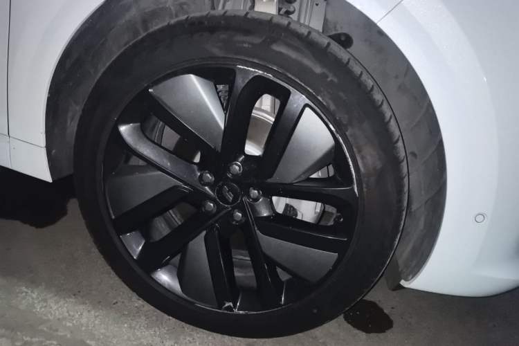 Used Li Auto L6 2024 Pro Model Right Front Wheel Hub
