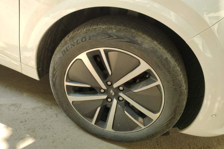 Used Li Auto L6 2024 Pro Model Right Front Wheel Hub