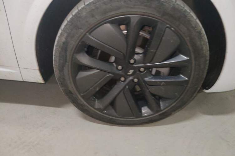 Used Li Auto L6 2024 Pro Model Right Front Wheel Hub