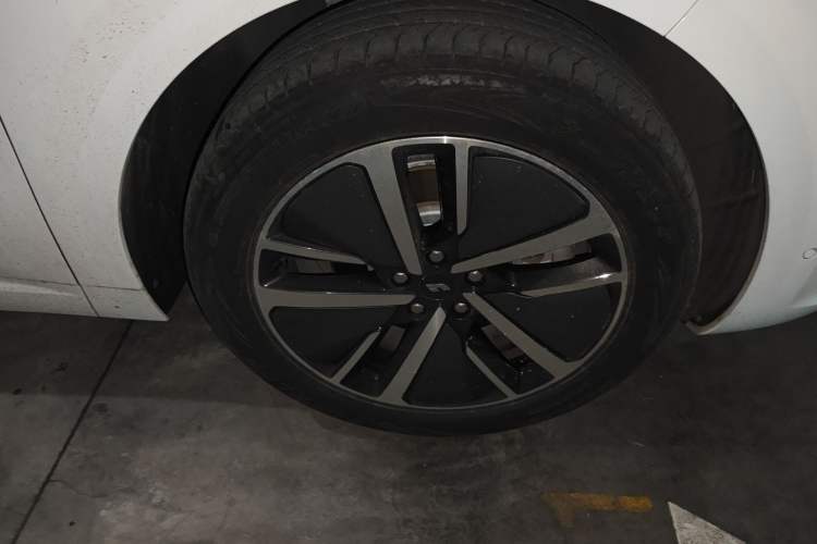 Used Li Auto L6 2024 Pro Model Right Front Wheel Hub