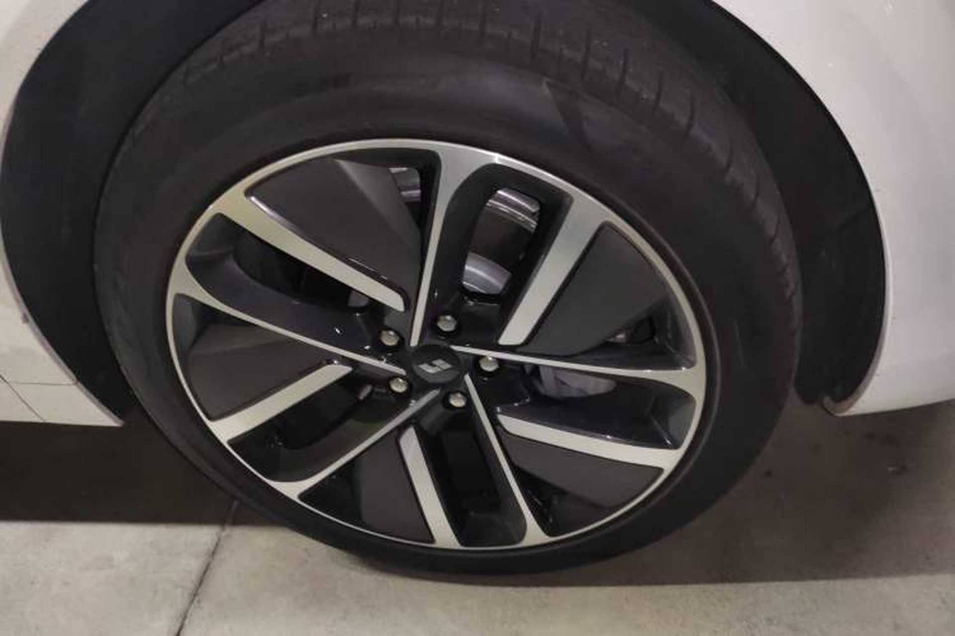 Used Li Auto L6 2024 Pro Model Right Front Wheel Hub