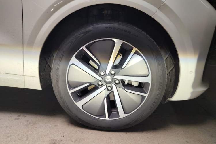 Used Li Auto L6 2024 Pro Model Right Front Wheel Hub