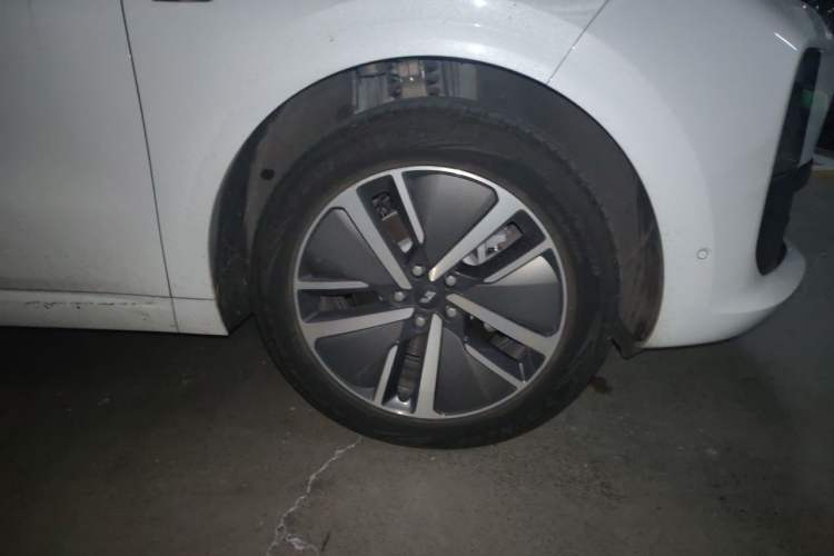 Used Li Auto L6 2024 Pro Model Right Front Wheel Hub