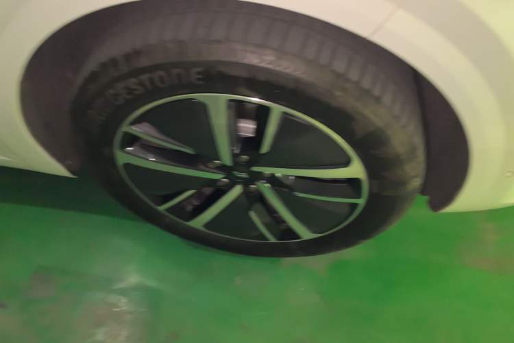 Used Li Auto L6 2024 Pro Model Right Front Wheel Hub