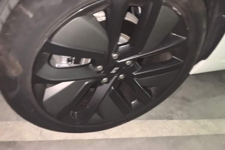 Used Li Auto L6 2024 Max Right Front Wheel Hub