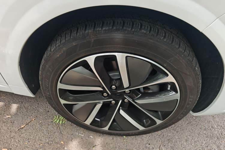 Used Li Auto L6 2024 Pro Model Right Front Wheel Hub