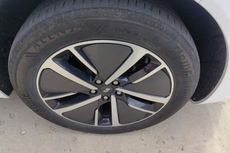 Used Li Auto L6 2024 Pro Model Right Front Wheel Hub