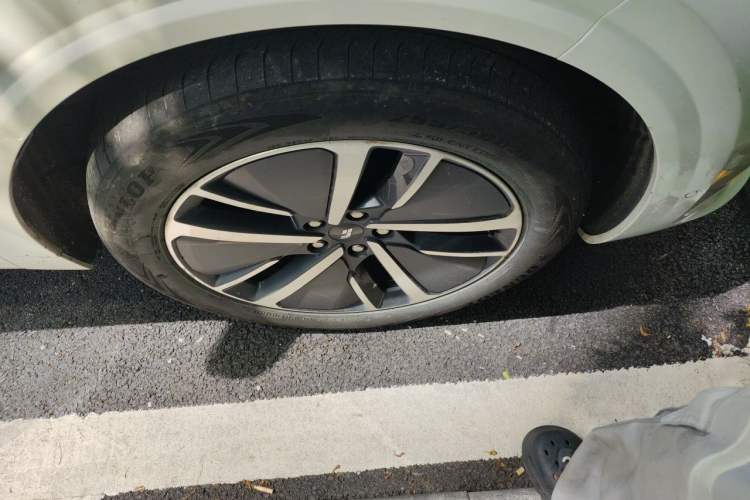 Used Li Auto L6 2024 Pro Model Right Front Wheel Hub