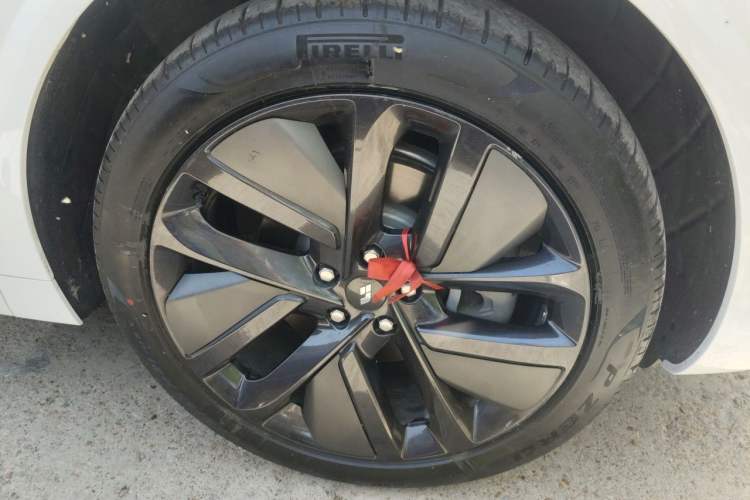 Used Li Auto L6 2024 Pro Model Right Front Wheel Hub