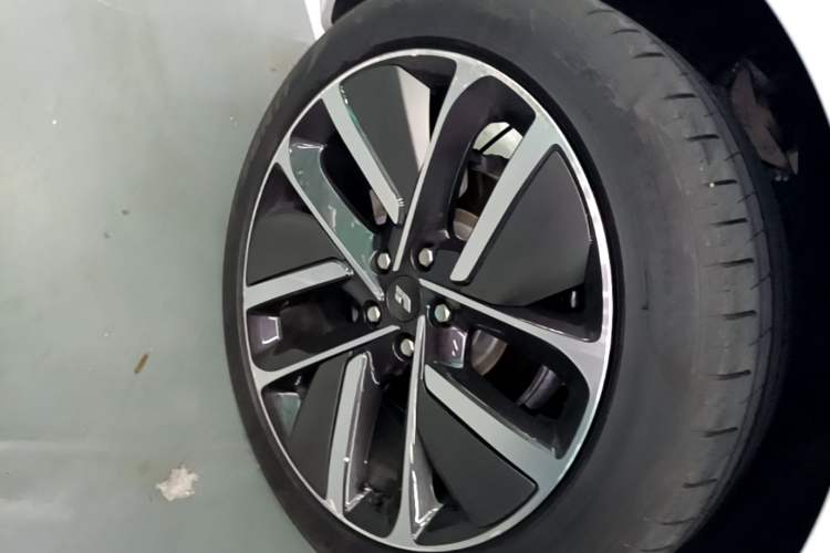 Used Li Auto L6 2024 Pro Model Right Rear Wheel Hub
