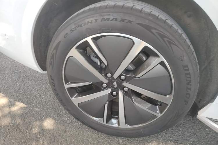 Used Li Auto L6 2024 Pro Model Right Rear Wheel Hub