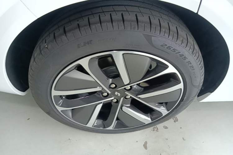 Used Li Auto L6 2024 Pro Model Right Rear Wheel Hub