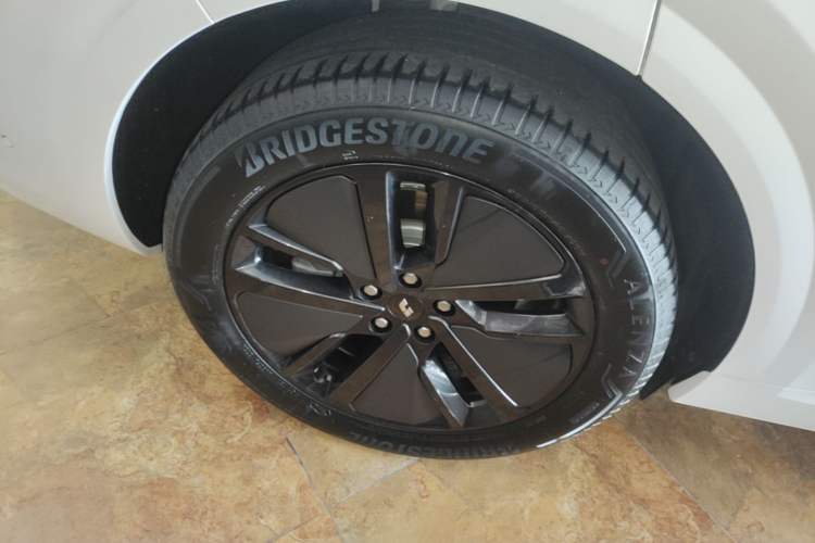 Used Li Auto L6 2024 Pro Model Right Rear Wheel Hub