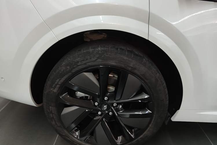 Used Li Auto L6 2024 Pro Model Right Rear Wheel Hub