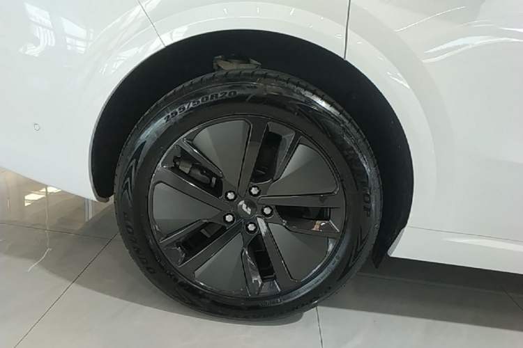 Used Li Auto L6 2024 Pro Model Right Rear Wheel Hub