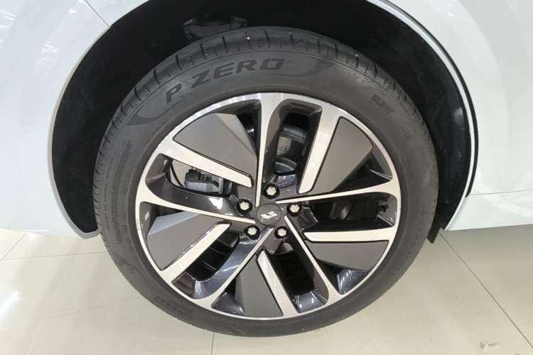 Used Li Auto L6 2024 Pro Model Right Rear Wheel Hub