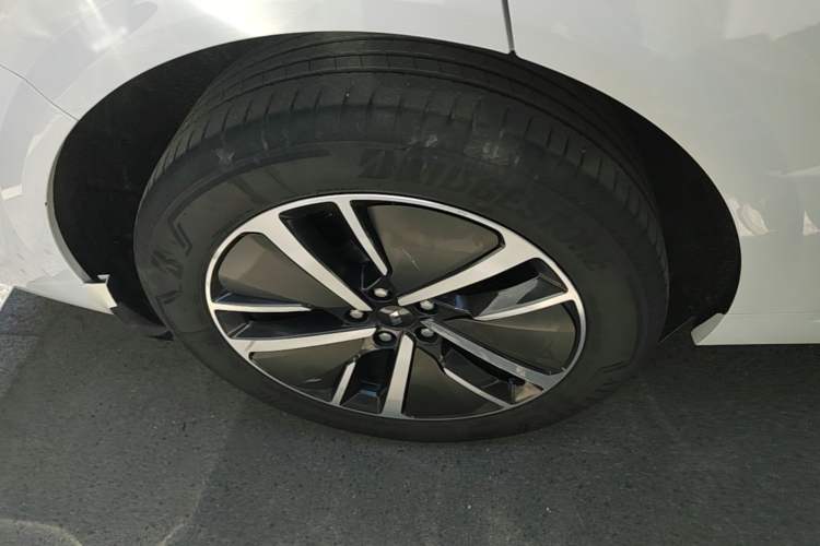 Used Li Auto L6 2024 Pro Model Right Rear Wheel Hub