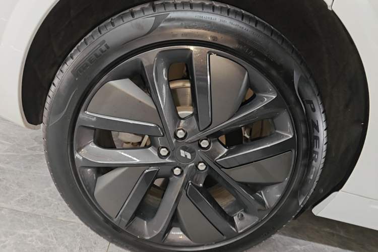 Used Li Auto L6 2024 Pro Model Right Rear Wheel Hub