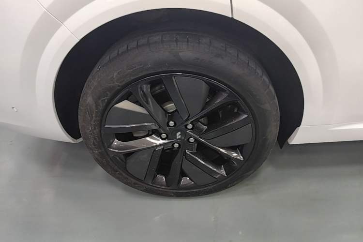Used Li Auto L6 2024 Pro Model Right Rear Wheel Hub