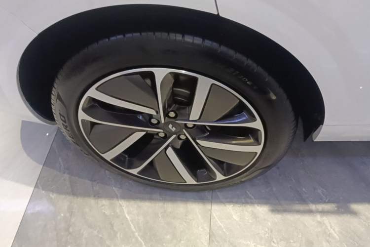 Used Li Auto L6 2024 Pro Model Right Rear Wheel Hub