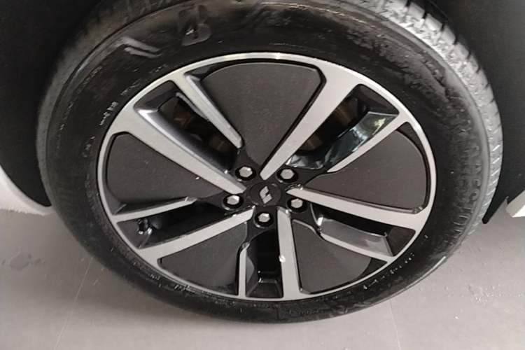 Used Li Auto L6 2024 Pro Model Right Rear Wheel Hub