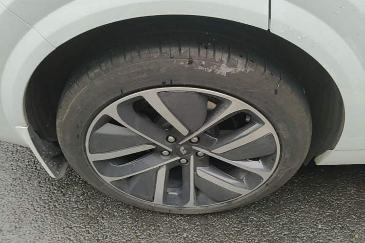 Used Li Auto L6 2024 Pro Model Right Rear Wheel Hub